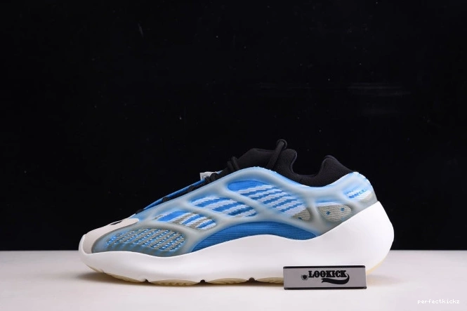 THE YEEZY 700 G54850 GLOW V3 ADIDAS IN DARK 0814